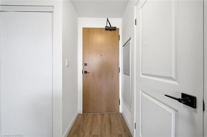 Property Photo:  7 Erie Avenue 202  ON N3S 2E7 