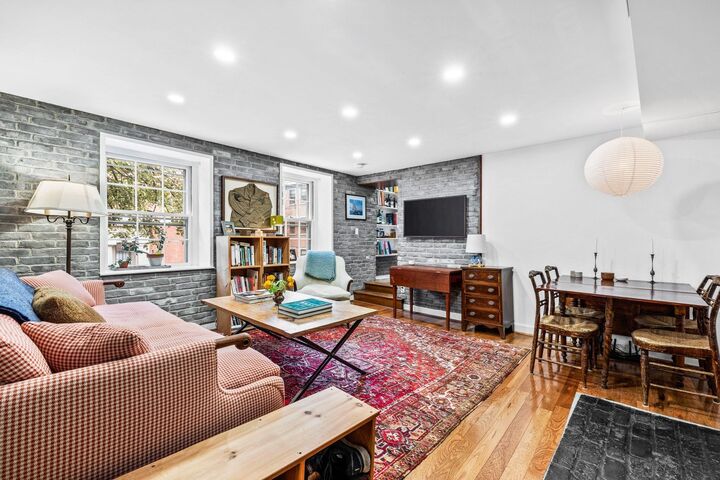 Property Photo:  65 Pinckney St 2  MA 02114 