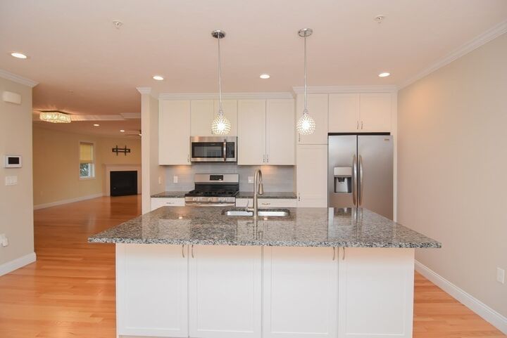 Property Photo: 60 Lenox St 18 MA 02062