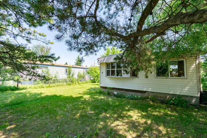 Property Photo:  4 48A Street Close  AB T0C 0B0 
