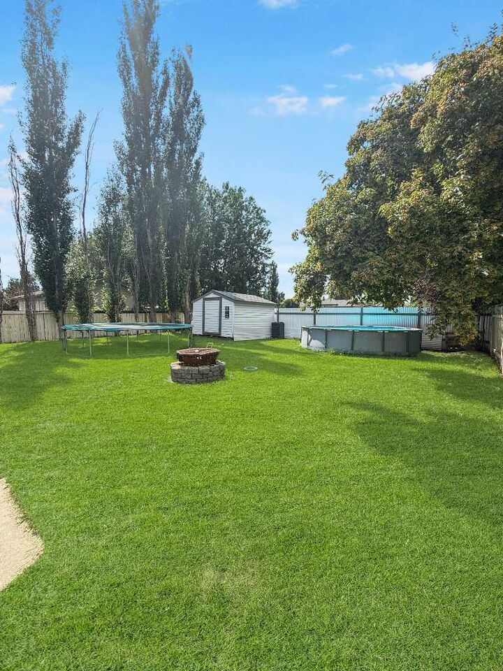 Property Photo:  54 Olson Crescent  AB T7S 1T9 