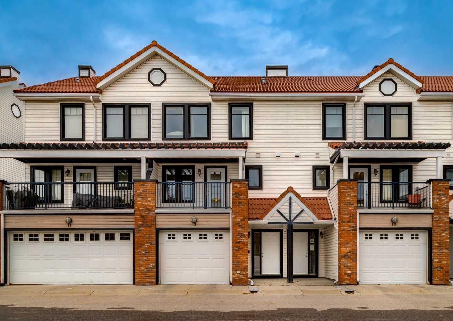 Property Photo:  12 Royal Oak Lane NW  AB T3G 6B5 
