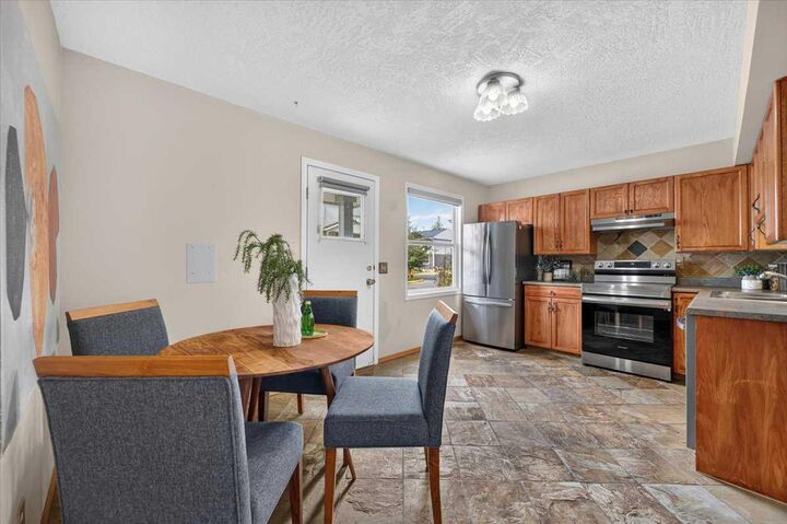 Property Photo:  572 Regal Park NE  AB T2E 0S6 