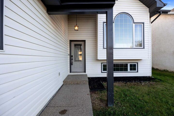 Property Photo:  209 Ball Place  AB T9K 2A1 