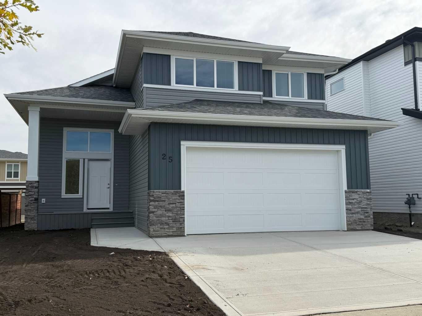 Property Photo:  25 Thatcher Avenue  AB T4P 0Y6 