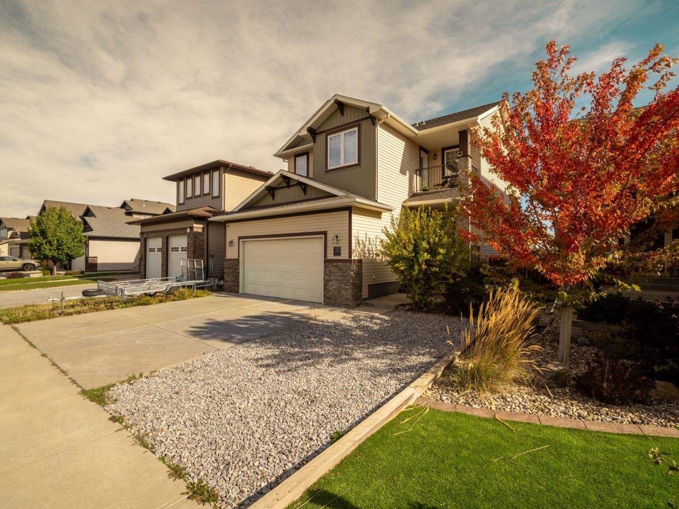 Property Photo:  1569 Coalbanks Boulevard W  AB T1J 4H6 