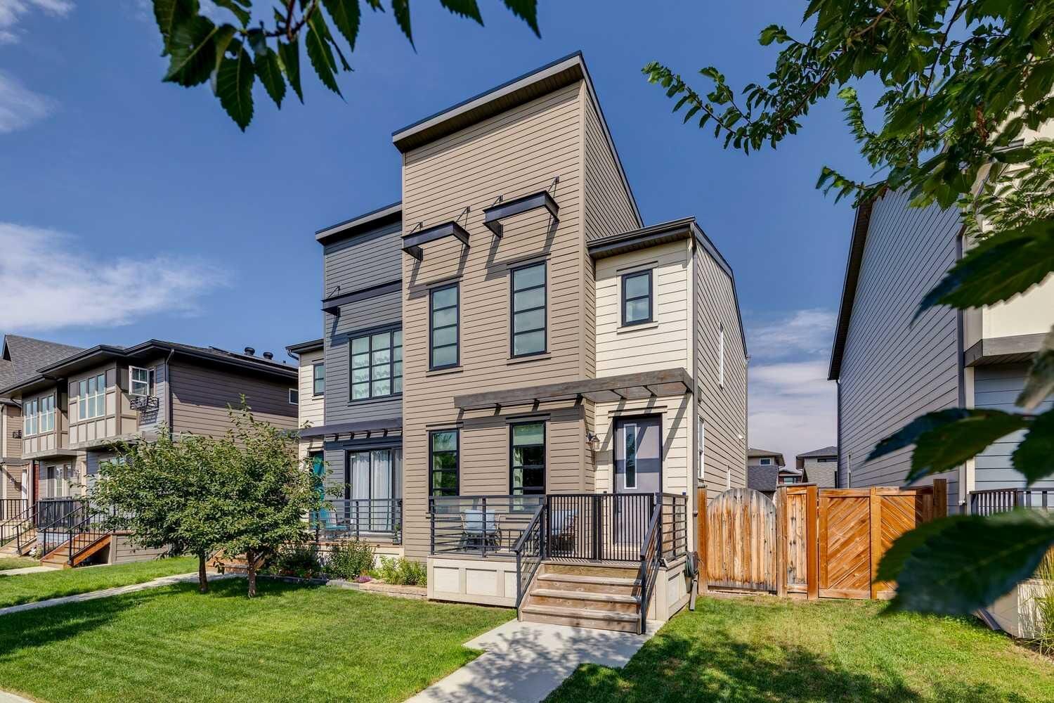 Property Photo:  1301 Walden Drive SE  AB T2X 2H2 