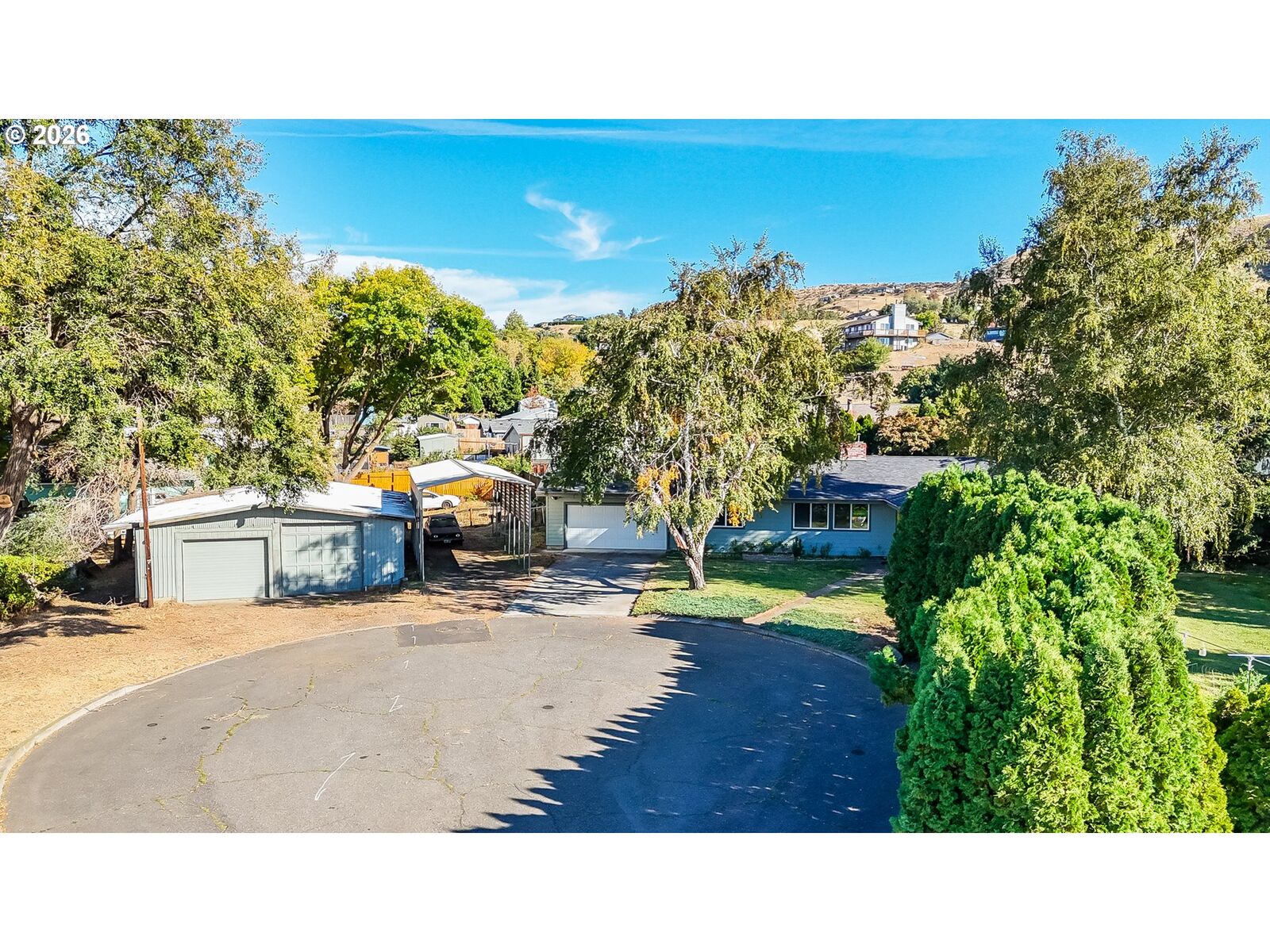 Property Photo:  2420 E 14th Pl  OR 97058 