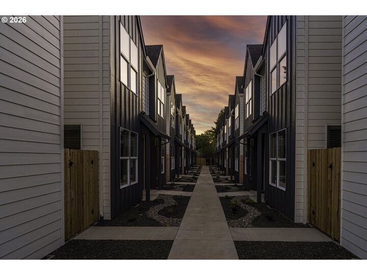 Property Photo: 7045 SE 60th Ave OR 97206