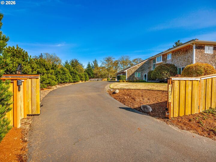 Property Photo: 2627 Pine Ridge Dr OR 97138