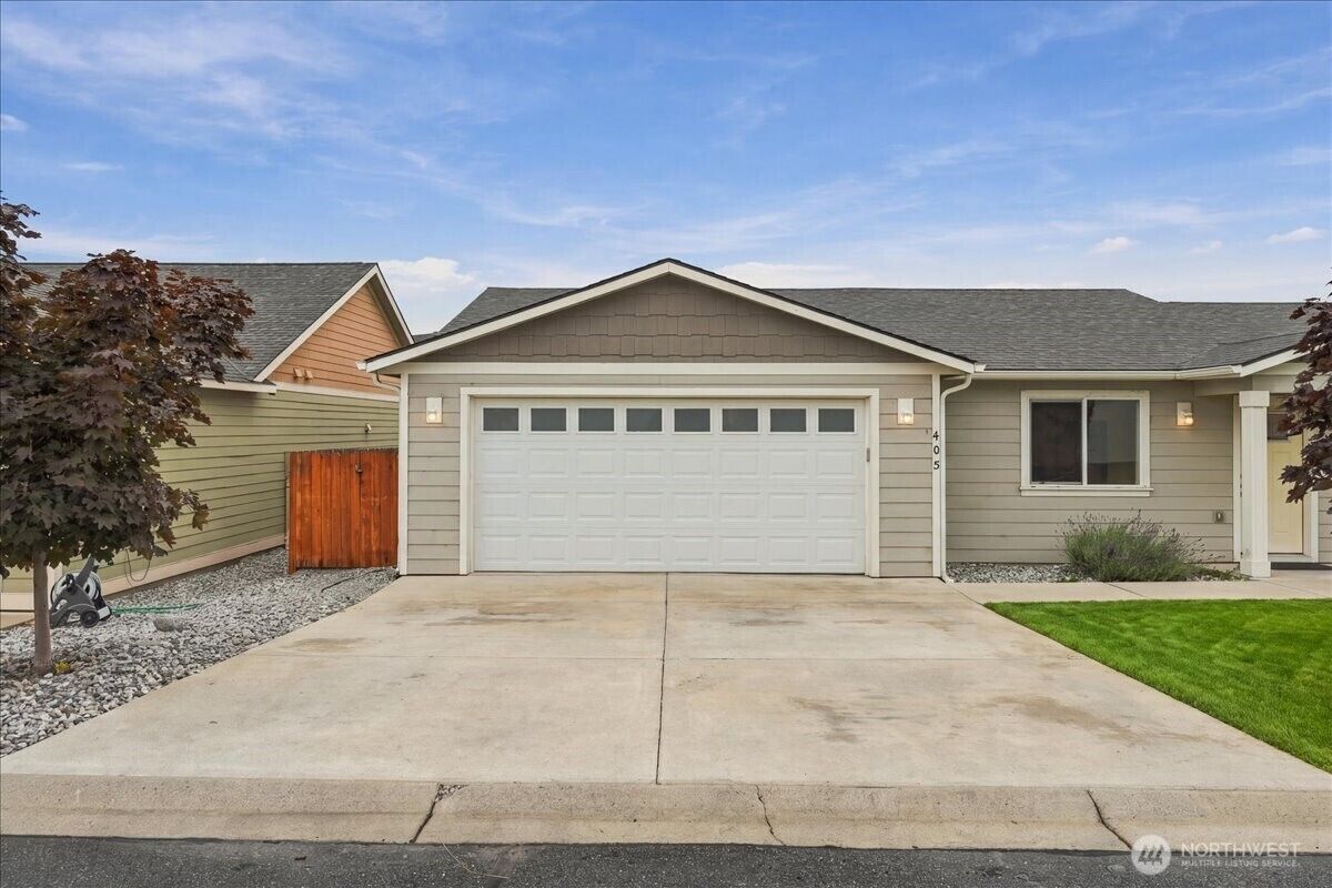 Property Photo:  405  Ridgewood Drive  WA 98831 