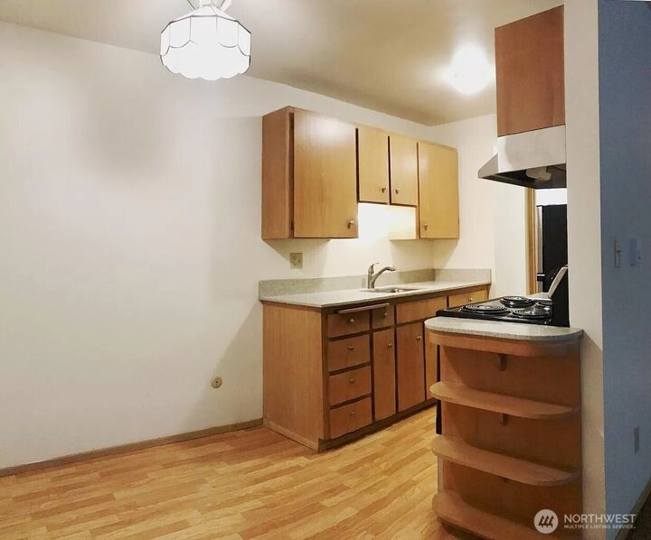 Property Photo:  2229  42nd Avenue SW 205  WA 98116 