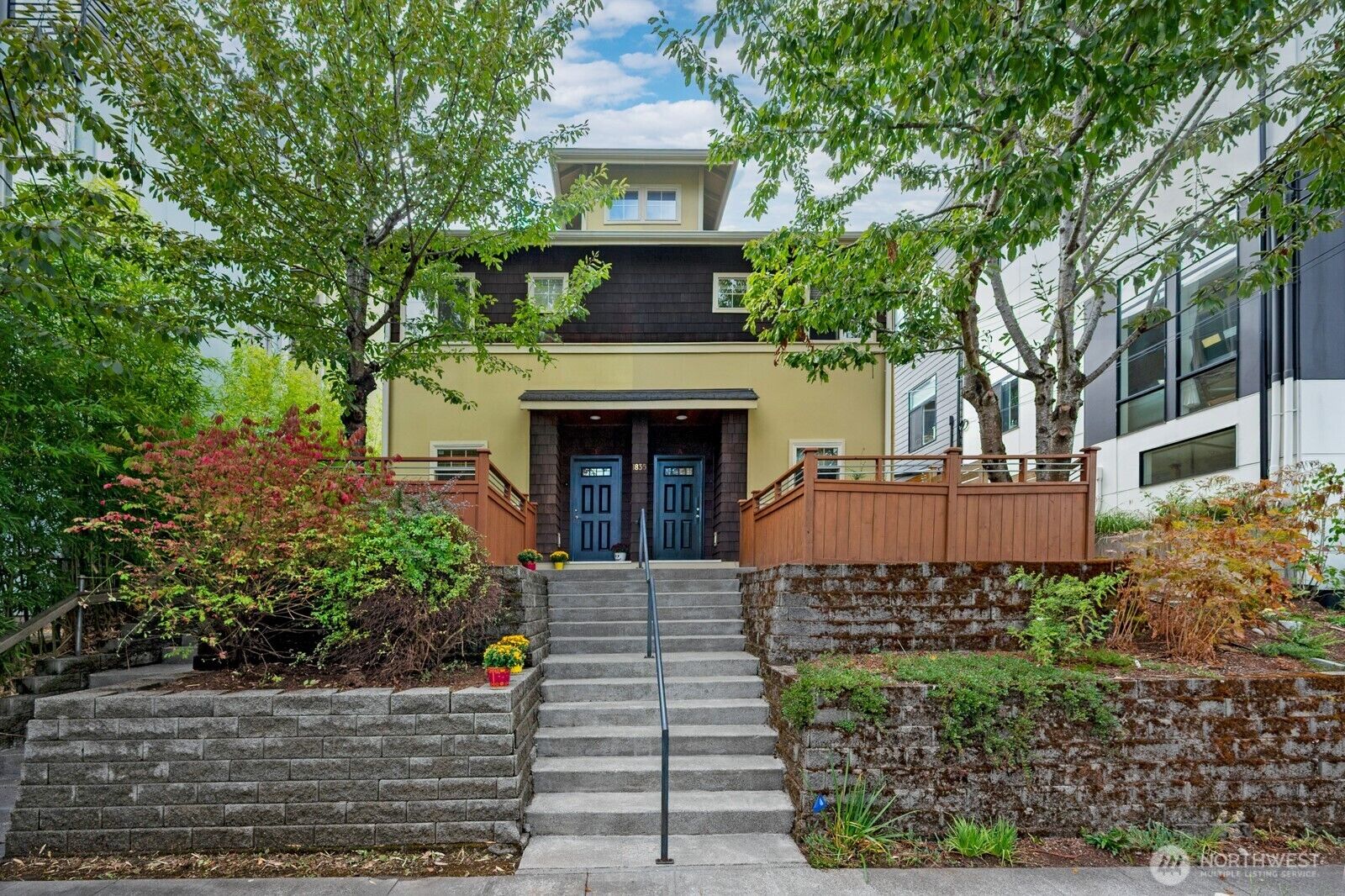 Property Photo: 1835 24th Ave B WA 98122