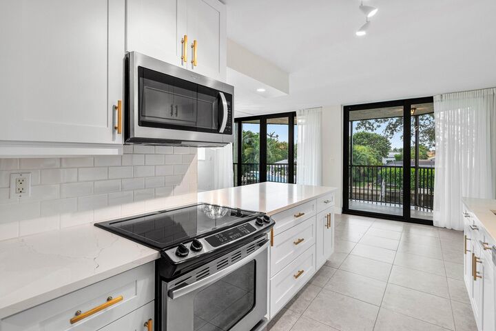 Property Photo:  800 Jeffery Street 201  FL 33487 