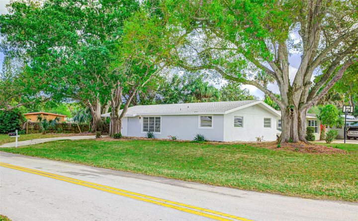 Property Photo:  3105 18th Street  FL 32960 
