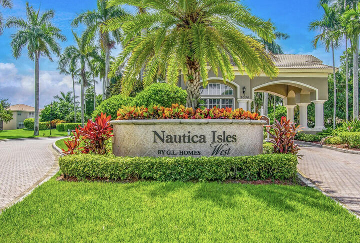 Property Photo: 5411 Sunseeker Boulevard FL 33463