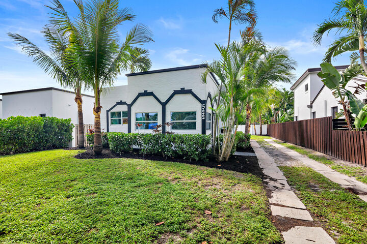 Property Photo: 522 Upland Road FL 33401