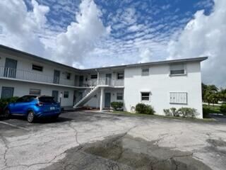 Property Photo: 420 W Palm Street 27 FL 33462