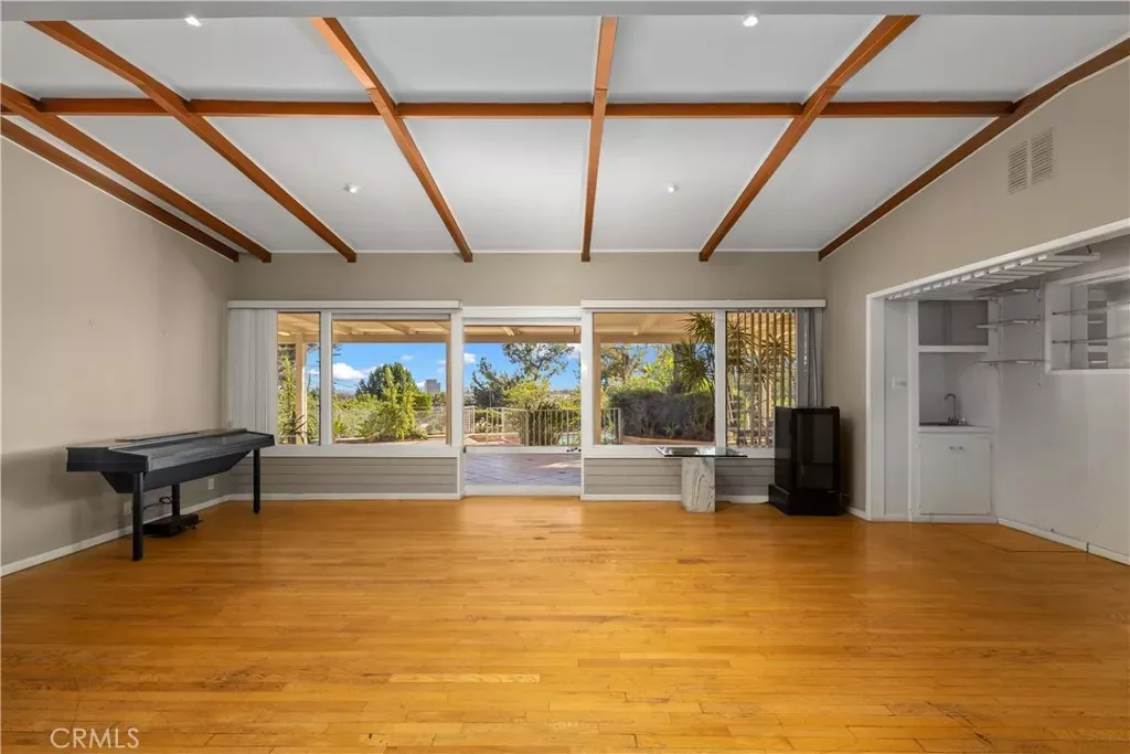 Property Photo:  595 Rim Road  CA 91107 