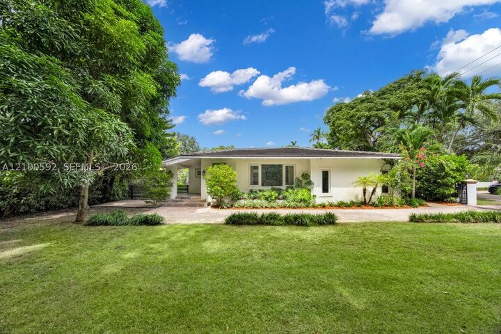 Property Photo: 1101 Coral Way FL 33134