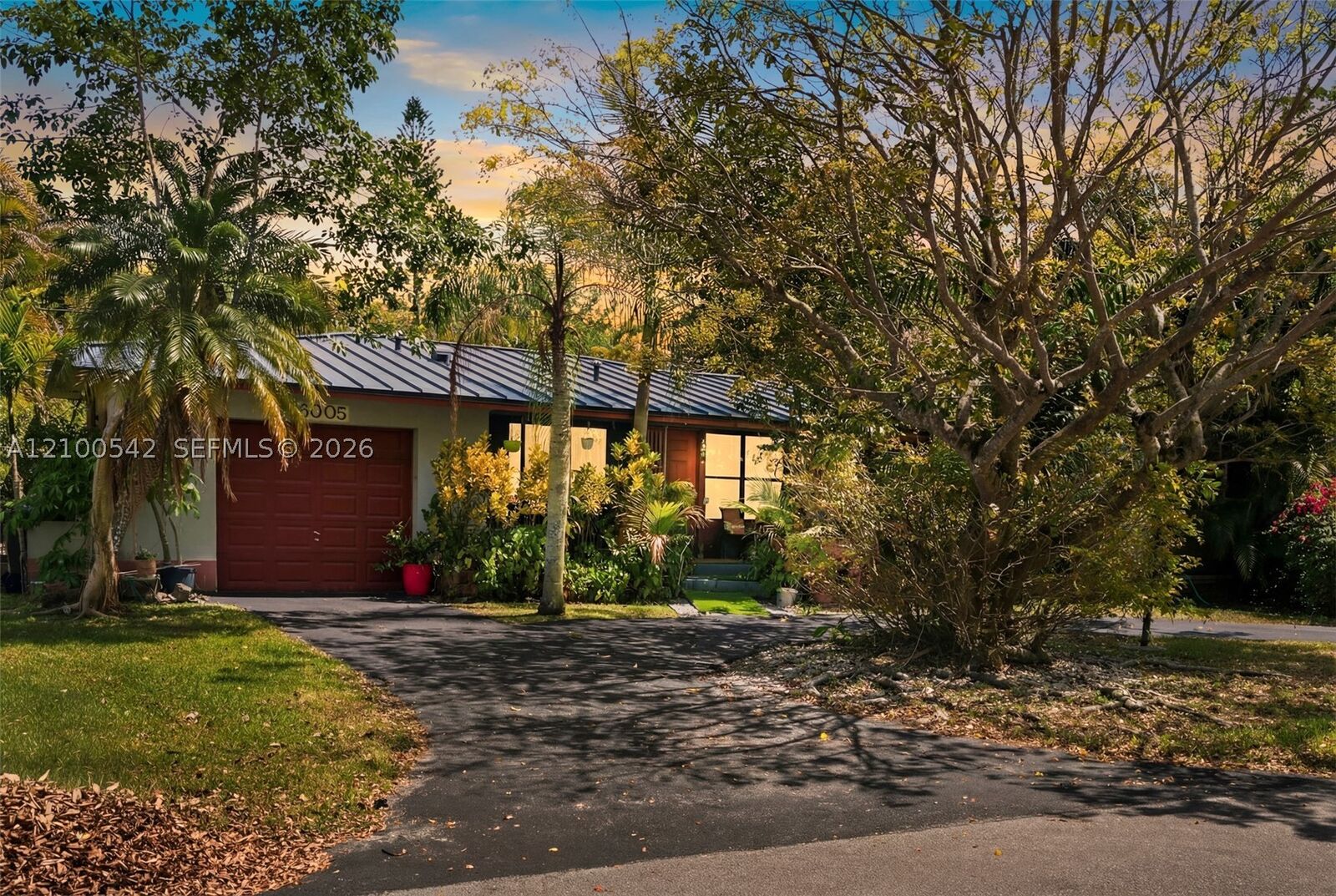 Property Photo: 6005 SW 64th Pl FL 33143
