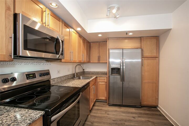 Property Photo: 20505 E Country Club Dr 731 FL 33180