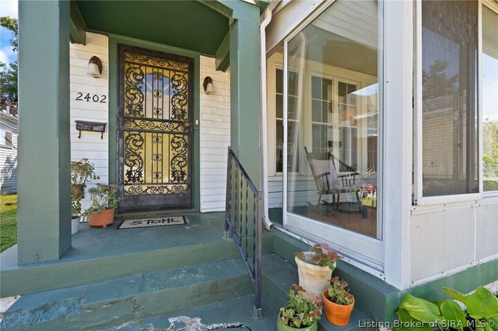 Property Photo:  2402 E Market Street  IN 47150 