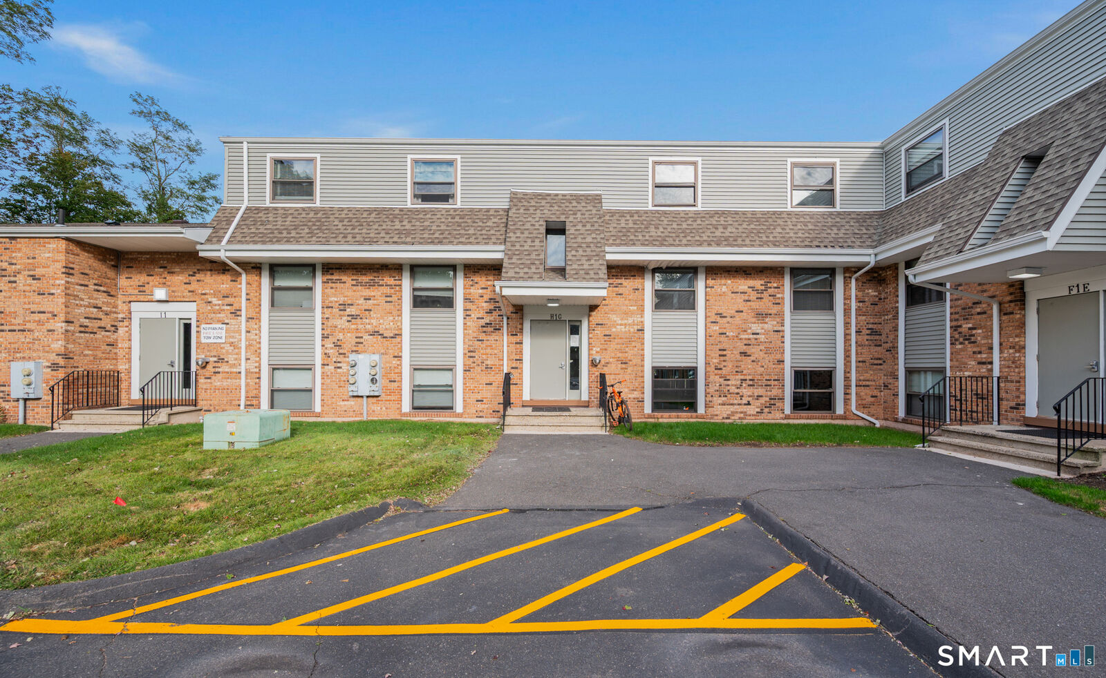 Property Photo:  100 Norton Park Road 1G2  CT 06062 