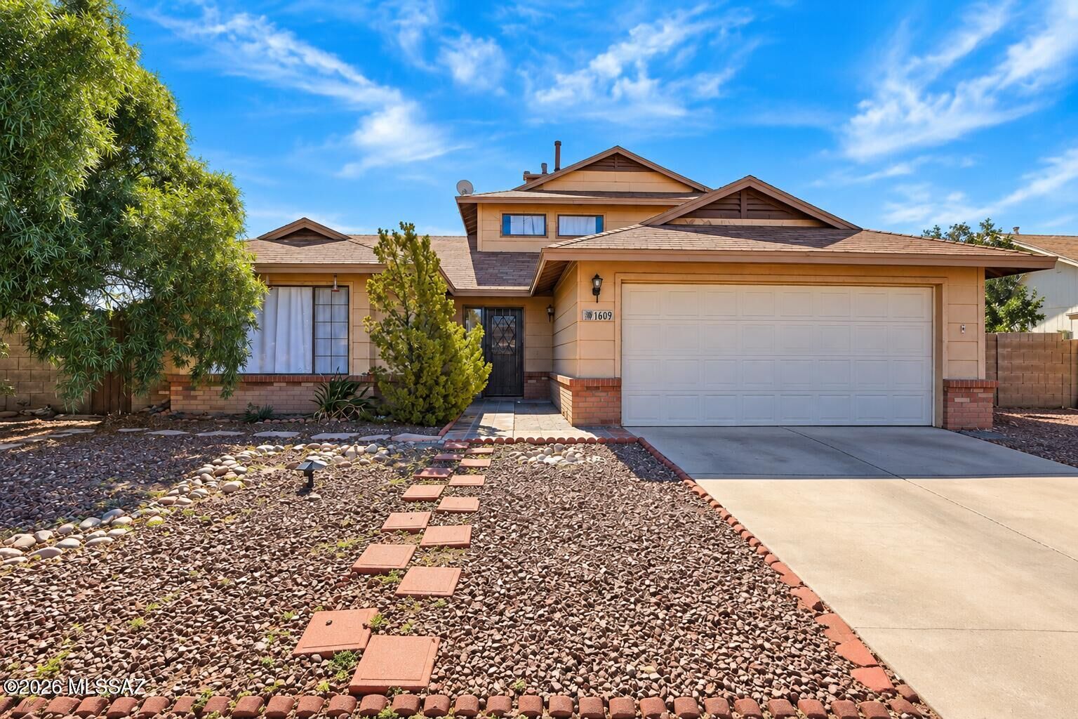 Property Photo:  1609 W Trendwood Drive  AZ 85746 