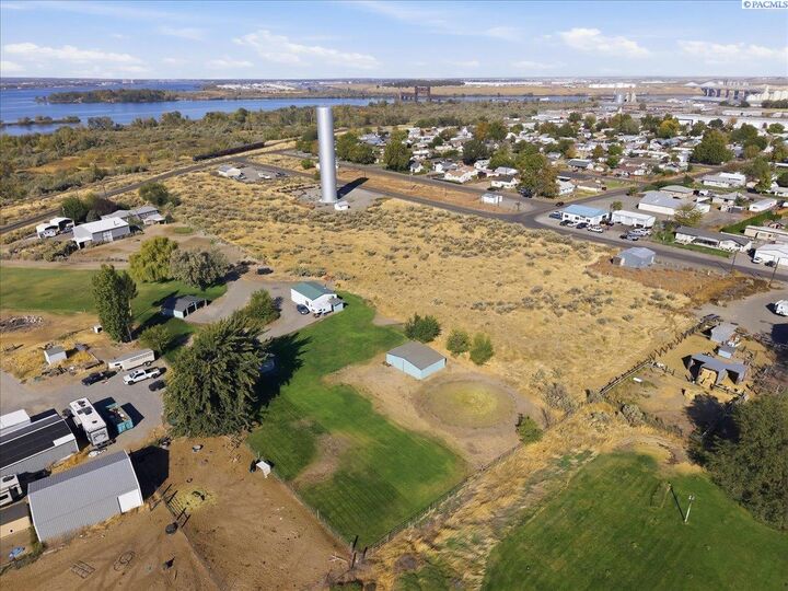 Property Photo: 165 Hanson Loop WA 99323
