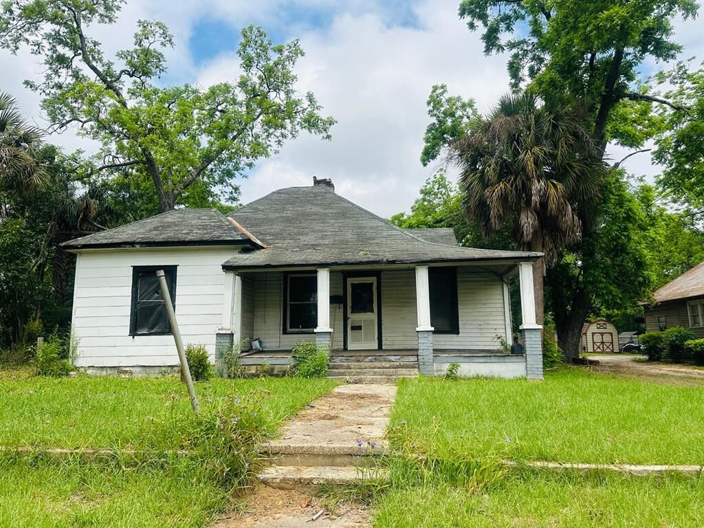 Property Photo:  409 W Magnolia St  GA 31750 