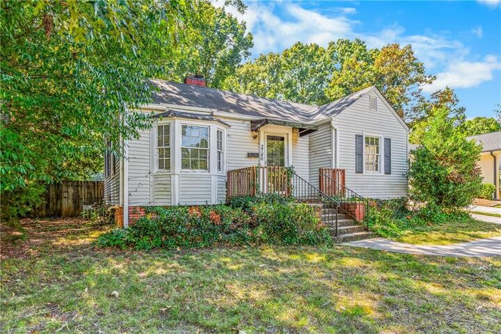 Property Photo: 2746 Maplewood Avenue NC 27103