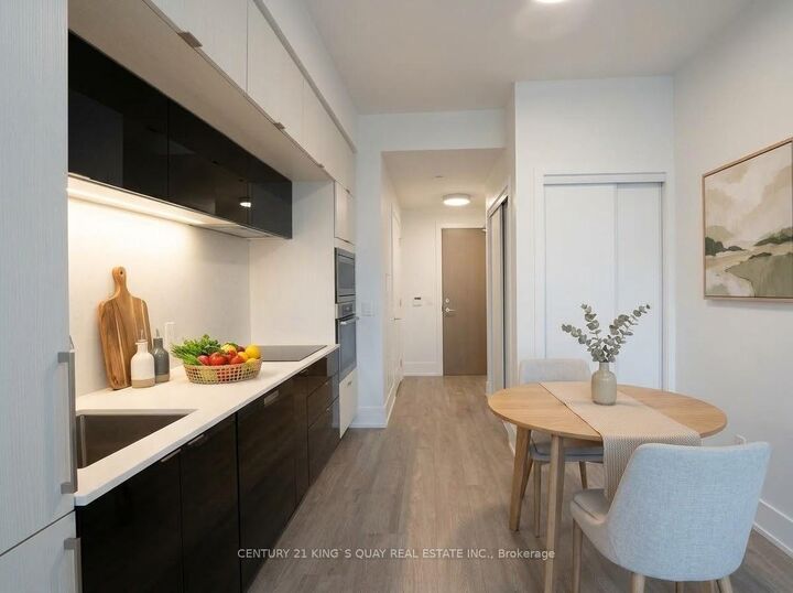 Photo de la propriété:  1 Edgewater Drive 820  ON M5A 0L1 