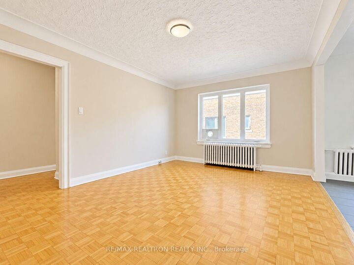 Property Photo:  394 Avenue Road 606  ON M4V 2H4 