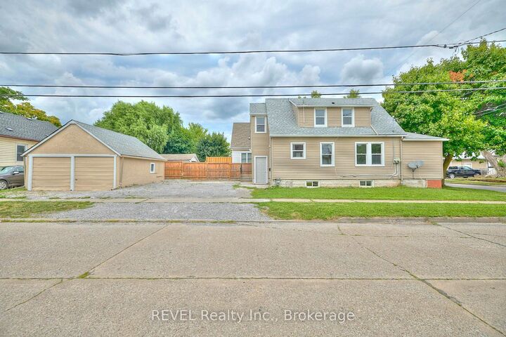 Photo de la propriété:  43 Cosby Avenue  ON L2M 5R7 