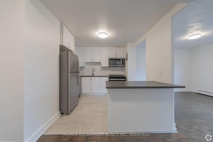Photo de la propriété: 285 Erb Street W 809 ON N2L 1W4