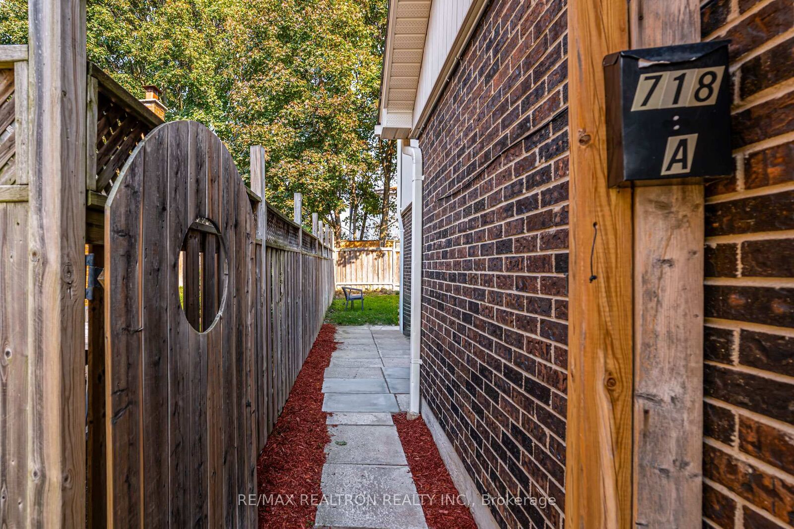 Property Photo:  718 Edgewood Road S  ON L1V 2Z6 