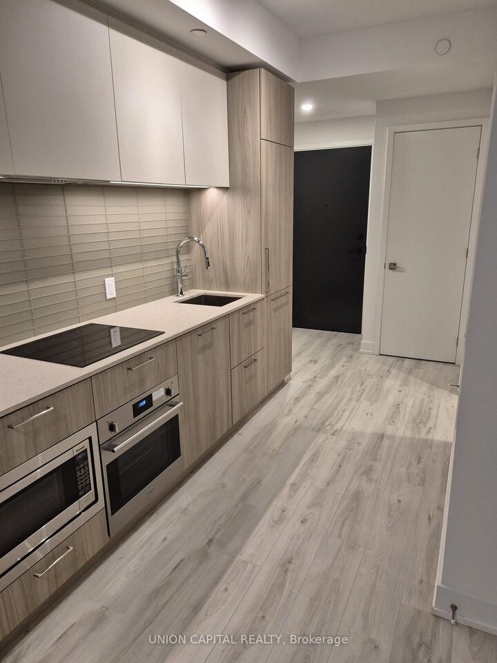 Property Photo:  36 Olive Avenue 2106  ON M6G 2R8 