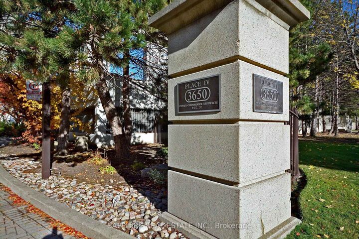 Property Photo:  3650 Kaneff Crescent 2808  ON L5A 4A1 