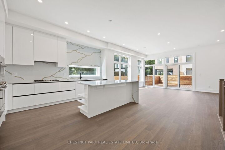 Property Photo:  20 Lou Parsons Way 11  ON L5H 0B2 