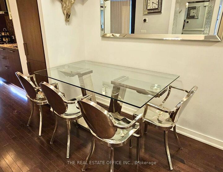 Property Photo:  14 York Street 2511  ON M5J 2Z2 