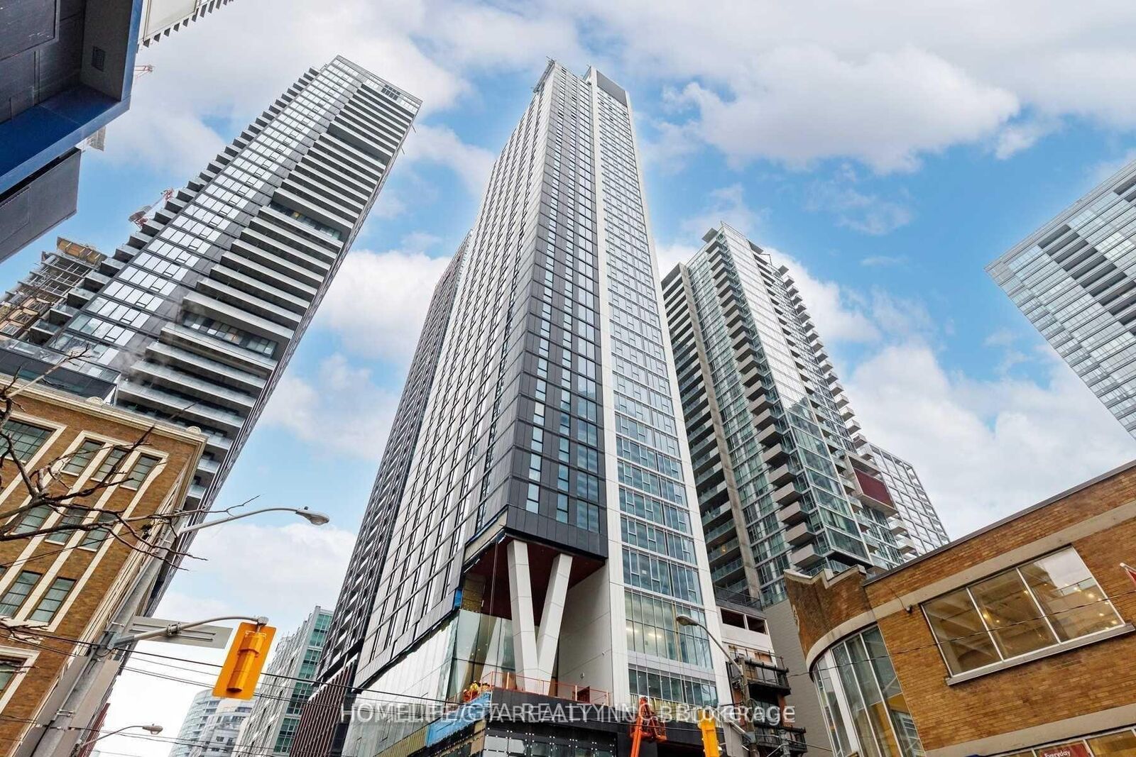 Property Photo:  357 King Street W 1801  ON M5V 0S7 