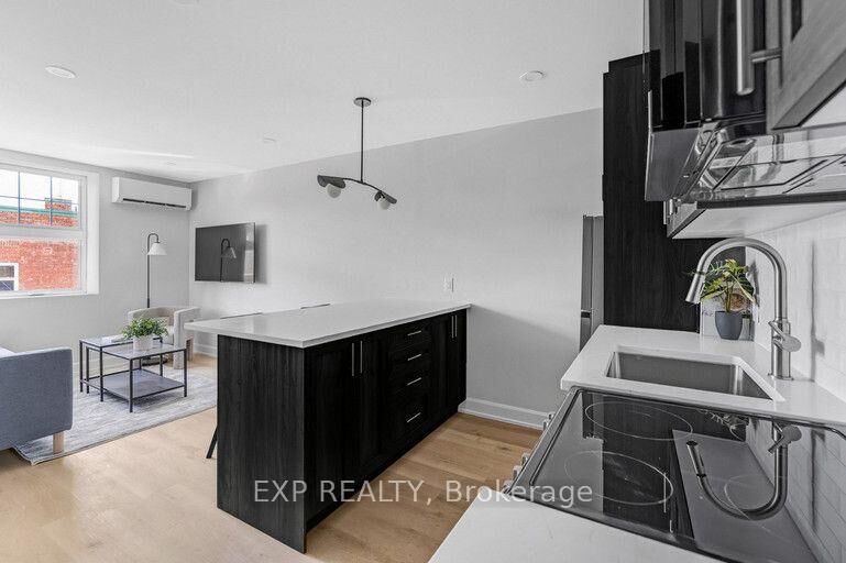 Property Photo:  658 Somerset Street W 101  ON K1R 5K4 