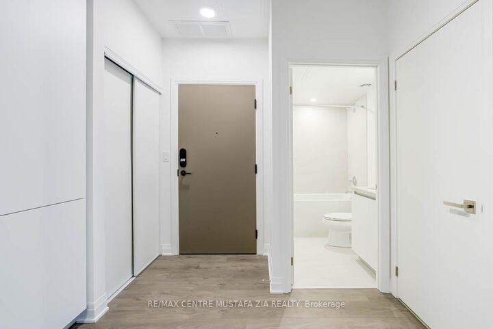 Property Photo:  4015 The Exchange N/A 611  ON L5B 0N9 