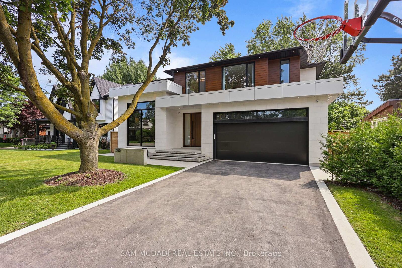 Property Photo:  2186 Harcourt Crescent  ON L4Y 1W1 
