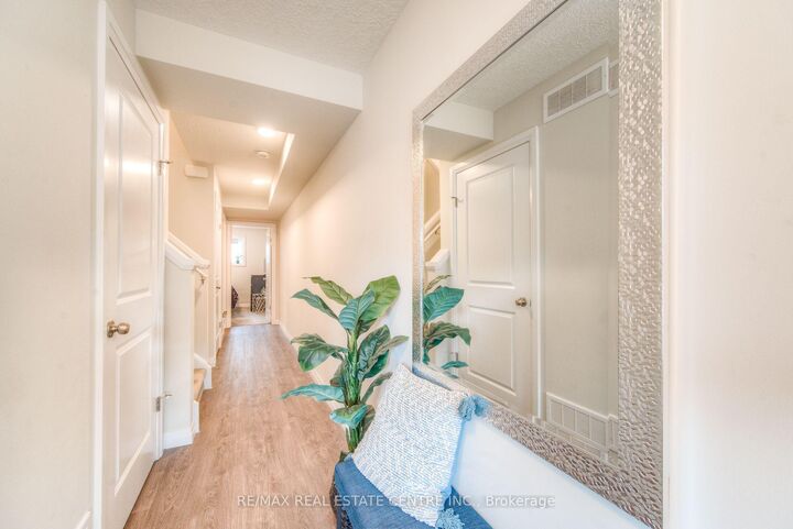 Property Photo:  24 Morrison Road C4  ON N2A 0L1 
