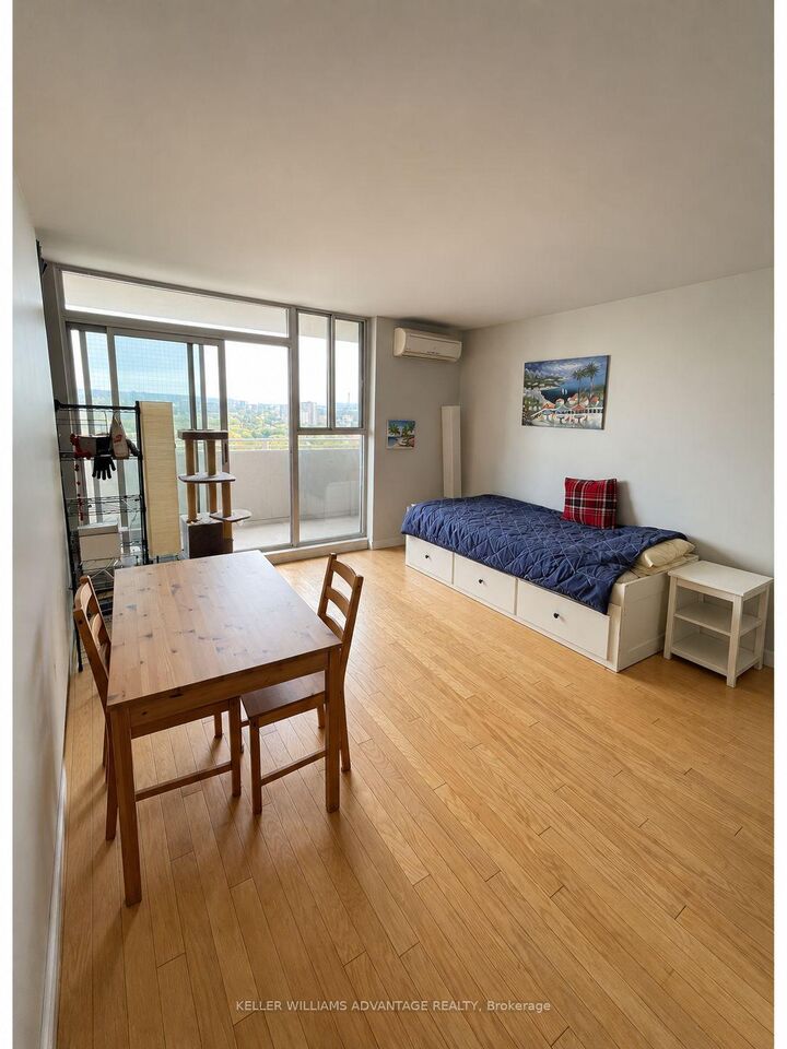 Property Photo:  40 Homewood Avenue 2810  ON M4Y 2K2 