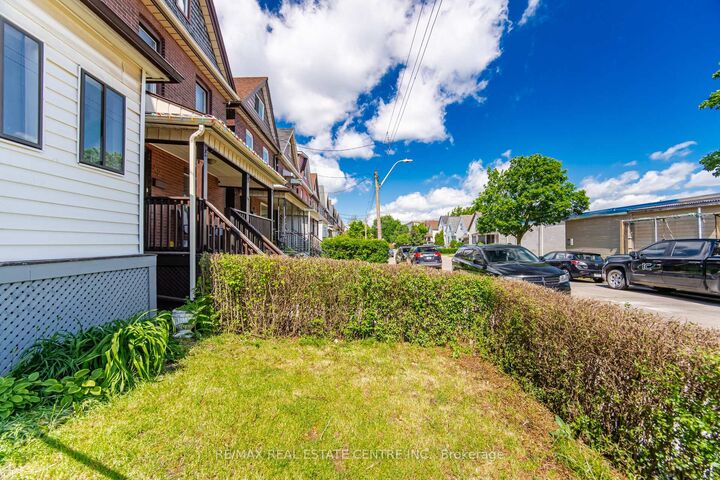 Property Photo:  44 Gordon Street  ON L8L 3H2 