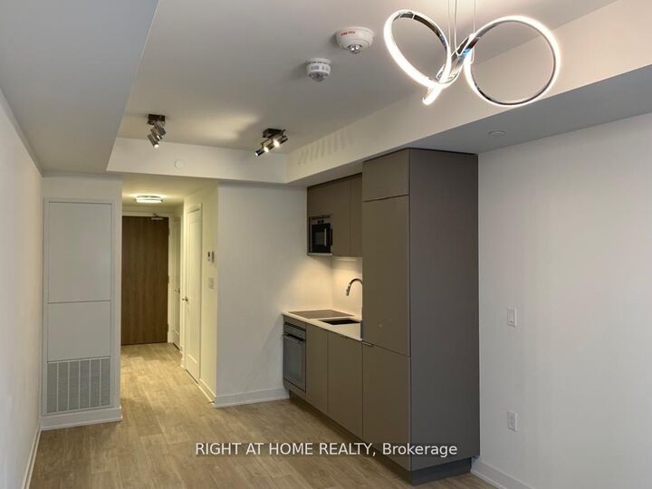 Property Photo: 27 Bathurst Street 1416W ON M5V 2P1