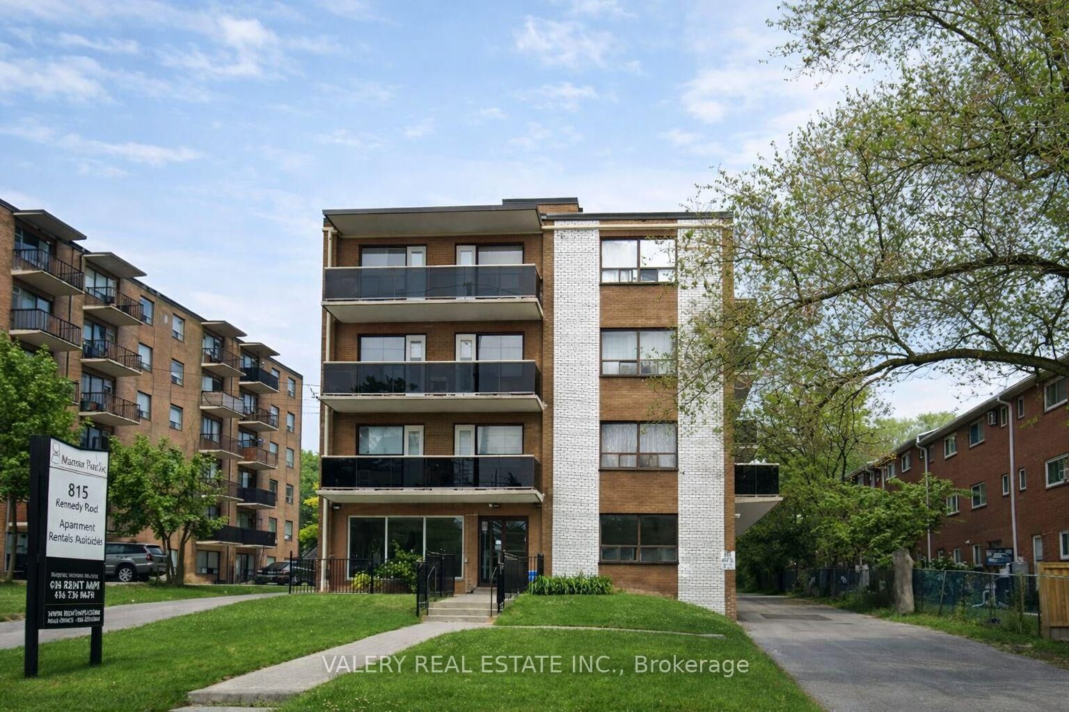 Property Photo:  815 Kennedy Road B3  ON M1K 2E3 
